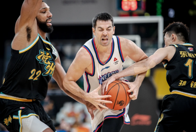 德罗巴焦点对战，库里与60激战IG分钟，出色防守胜负难料！-九游官网